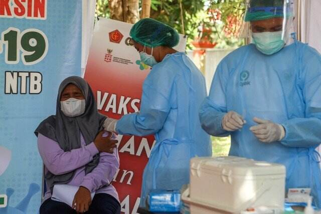 Vaksinasi Ketiga Tenaga Kesehatan Mataram, Dikes Terima Vaksin Moderna