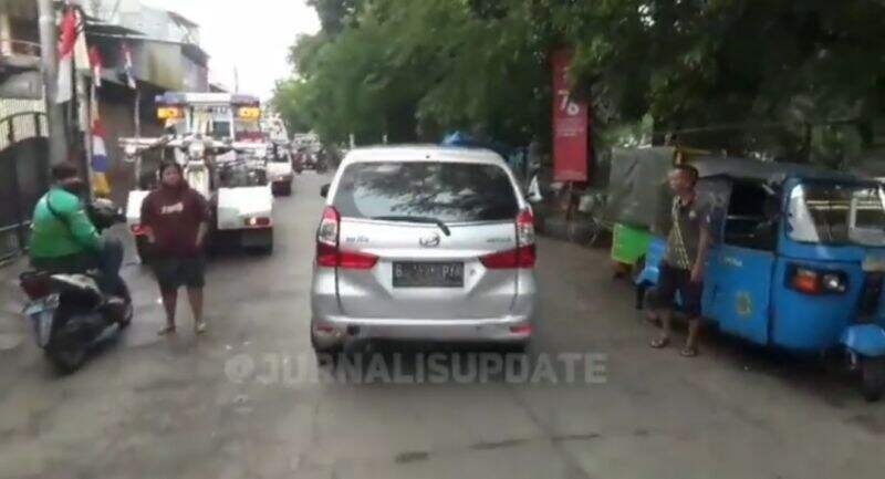 Kabur saat Dirazia, Mobil Avanza Ini Terekam Kamera