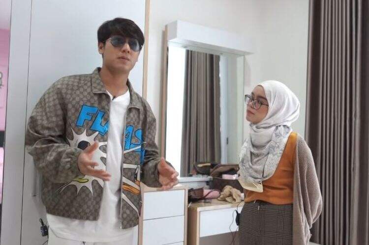 7 Potret kamar Lesty di kampung halaman, pigura fotonya jadi sorotan