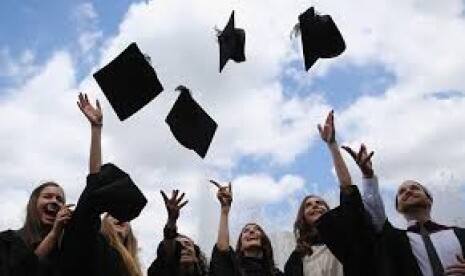 UMS Berangkatkan Mahasiswa Program Student Mobility ke Eropa