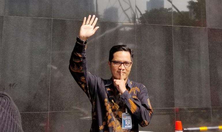 Dialog Pegawai KPK Dengan Eks Jubir KPK Saat Mau Ngopi "Kalau Ketemu Yang Lain, Jangan Bilang Aku Dari KPK Ya, Malu Aku"