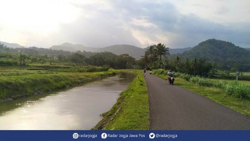 Memanjakan Mata, Jadi Trek Gowes Luna Maya