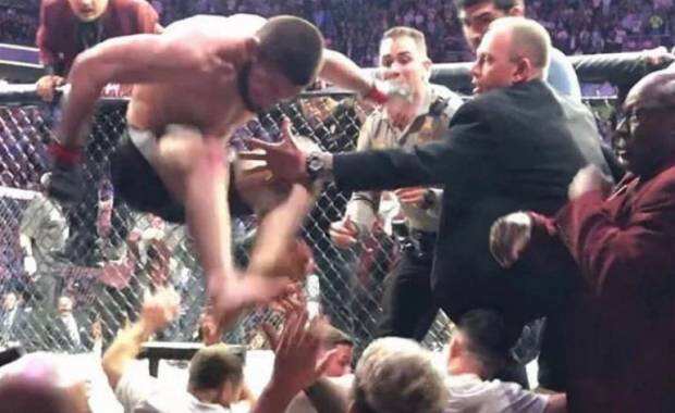 Khabib Diejek Musuh Bebuyutan saat Duel Jalanan kepada Mike Tyson