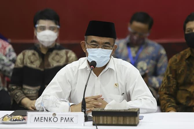 Menko PMK Minta Agar Beras Bansos Bermasalah Langsung Diganti