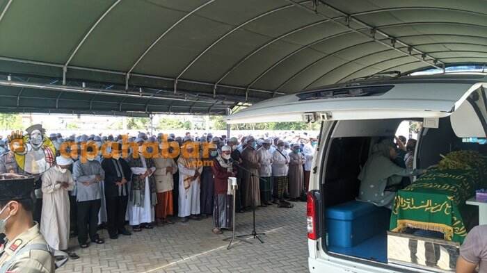 Jenazah Guru Kapuh Disalatkan, Pinta Keluarga Pemakaman Terbatas