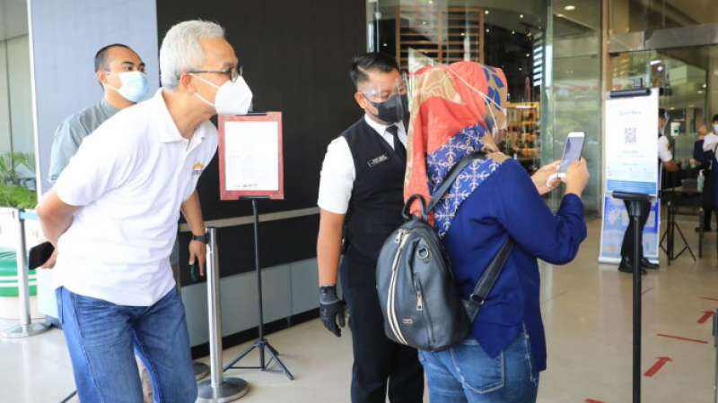 Syarat Masuk Mal Harus Sudah Disuntik Vaksin, Ganjar:Nggak Fair, Jangan Ada yang Dibedakan