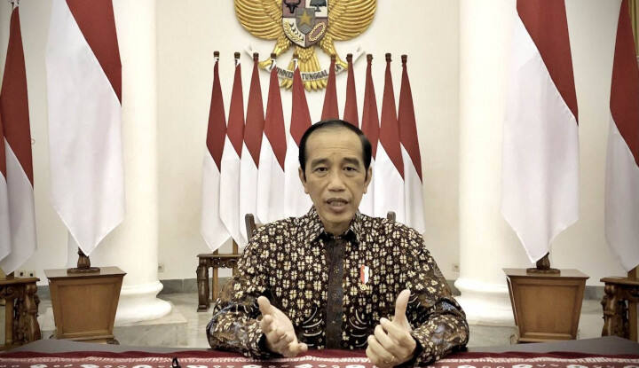 Jokowi Terjun Langsung Bagi-Bagi Sembako, Orang PAN: Mensosnya Kan Ada, Gak Usah Repot-Repot!