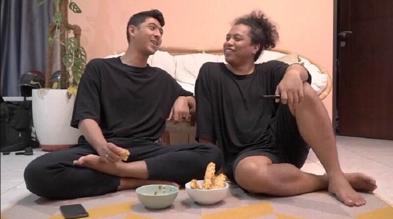Bareng Arya Saloka, Arie Kriting Bisnis Pisang Goreng Sambal Khas Indonesia Timur