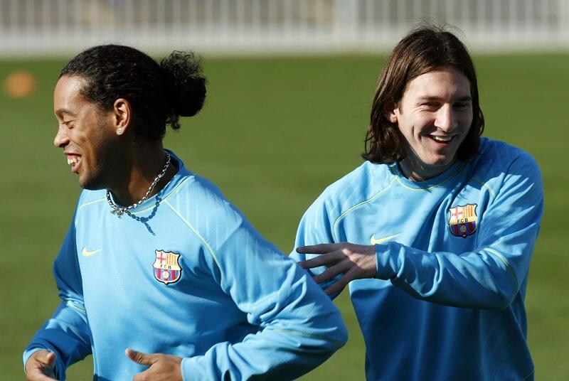 Beri Dukungan, Ronaldinho Doakan Lionel Messi Sukses di PSG