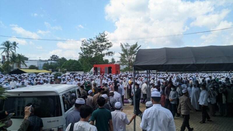 Ribuan Orang Salatkan Almarhum Guru Kapuh, Kapolda Kalsel Beri Imbauan
