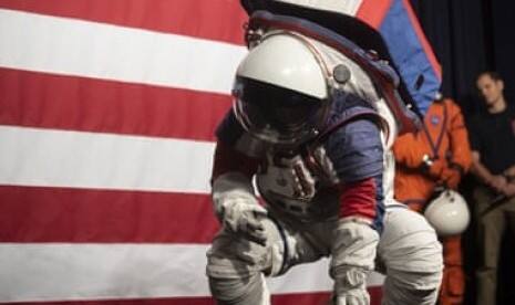 Baju Astronout Belum Jadi, Eksplorasi ke Bulan Ditunda?