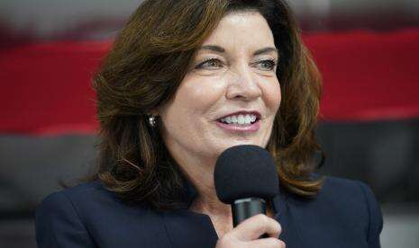 Kathy Hochul Gubernur Perempuan Pertama New York