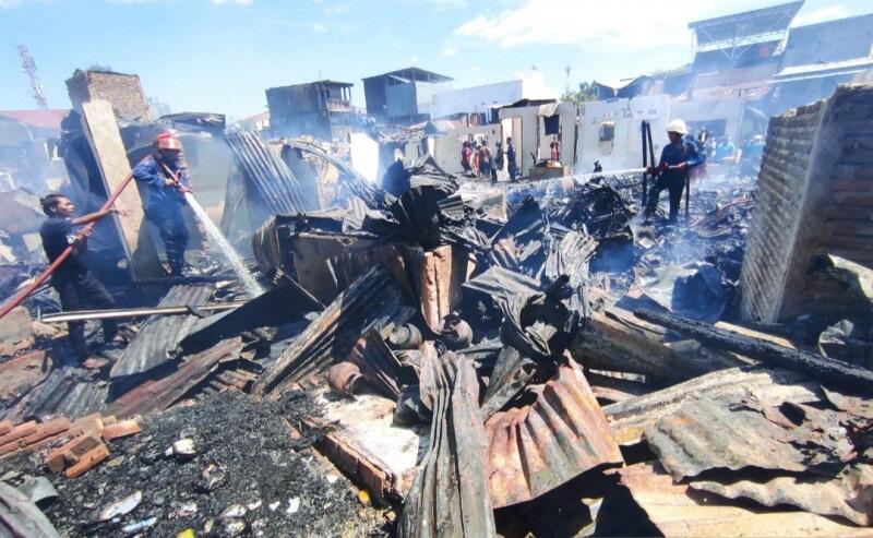 Diduga Gas Bocor, Ratusan Rumah Hangus di Makassar Sulsel