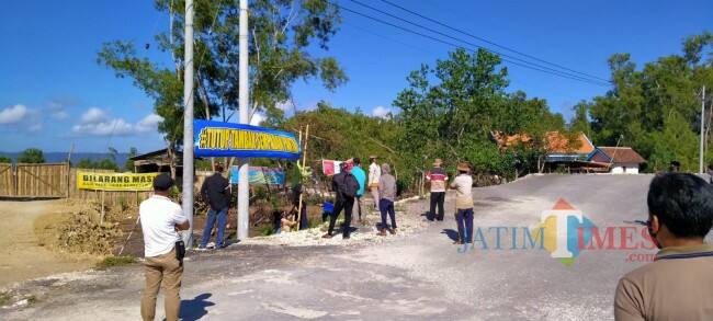 Banyak yang Ilegal, Warga ‘Segel’ Tambak Udang di Gumukmas