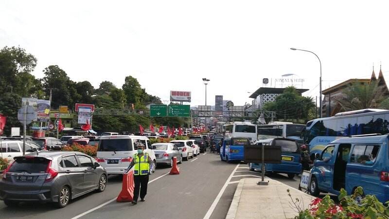 Jalur Puncak Padat saat Libur Tahun Baru Islam, One Way Diberlakukan