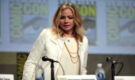 Multiple Sclerosis, Sakit yang Diderita Christina Applegate