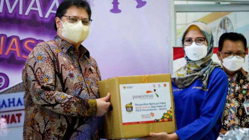 Airlangga Hartarto Ajak Berbagi Buah untuk Tingkatkan Kesembuhan dan Imunitas