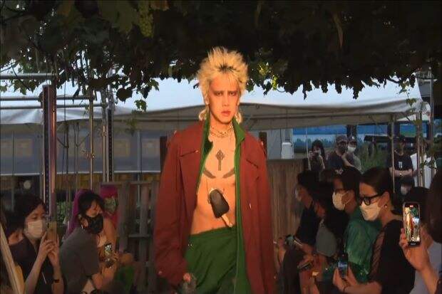 Berkat Wirausaha Sosial, Pakaian dari Limbah Jamur Asal Indonesia Mejeng di Paris Fashion Week