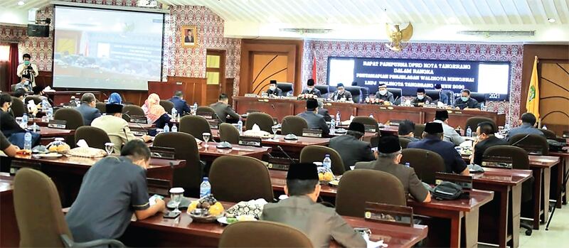 Rakyat Khawatir soal Perut, Baju Wakil Rakyat kok Semahal Itu