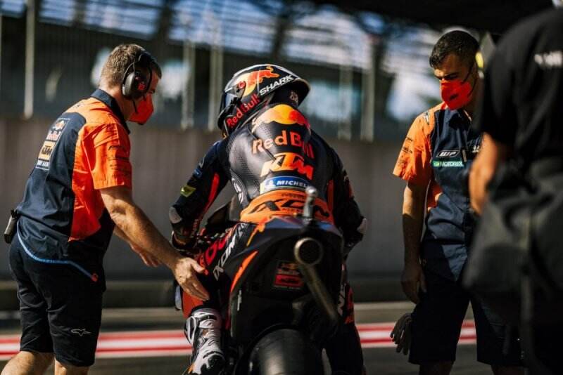 Michelin Ganti Ban Depan yang Bikin Oliveira DNF