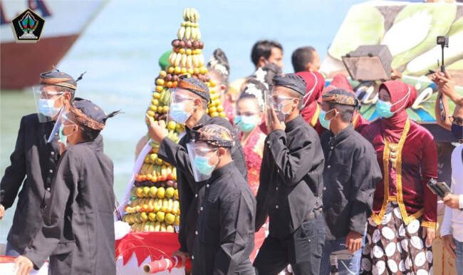 Larung Sesaji di Pantai Tambakrejo, Mak Rini Ajak Masyarakat Nguri-uri Budaya