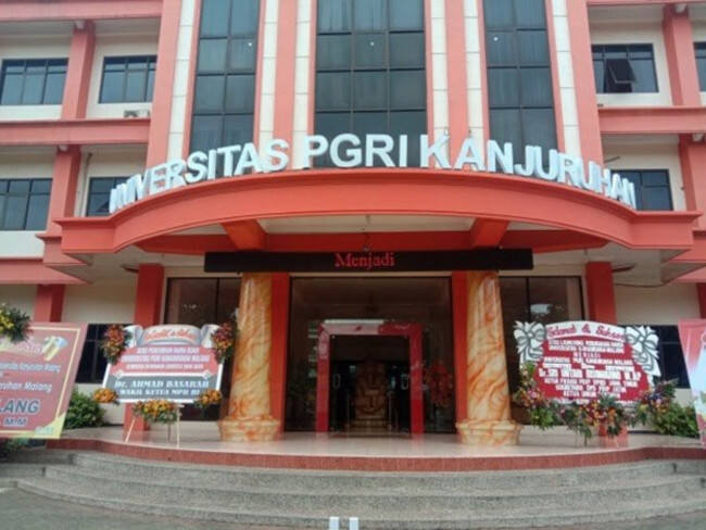 Meski Lewat Zoom, Yudisium FH dan FIP Unikama Tetap Menjadi Momen Sakral Bagi Lulusan