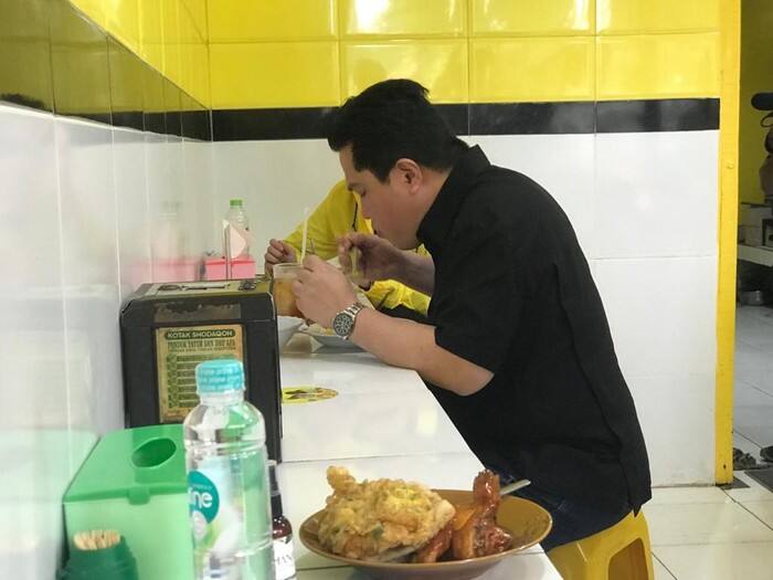 Makan di Warteg, Menteri Erick: UMKM Ujung Tombak Ekonomi Selain Konglomerat