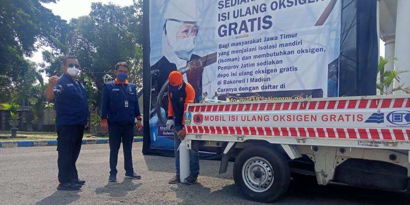 Pasok Kebutuhan Warga, Khofifah Luncurkan Mobil Reaksi Cepat Layanan Oksigen Gratis