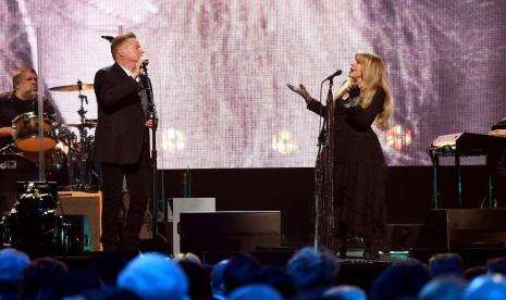 Stevie Nicks Batalkan Konser karena Kasus Covid-19 AS Naik