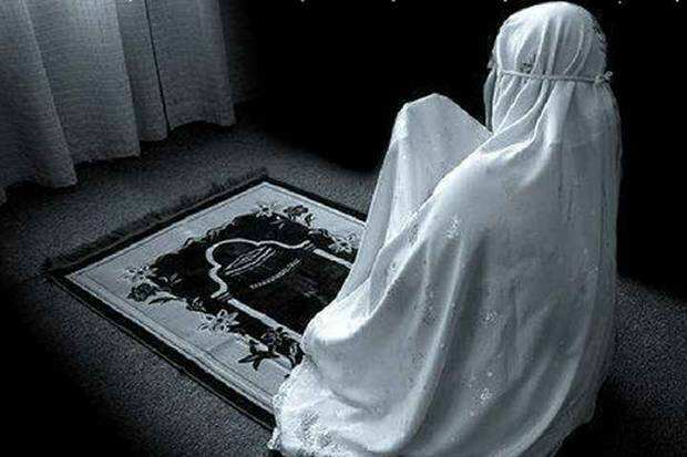Sholat Muslimah, Lebih Baik di Rumah Atau di Masjid?