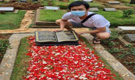 Hendra Setiawan Berziarah ke Makam Markis Kido