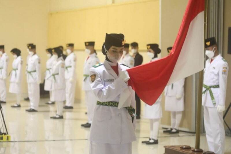 Pelajar Putri di Kota Serang Wakili Banten Kibarkan Bendera Merah Putih di Isatana Negara