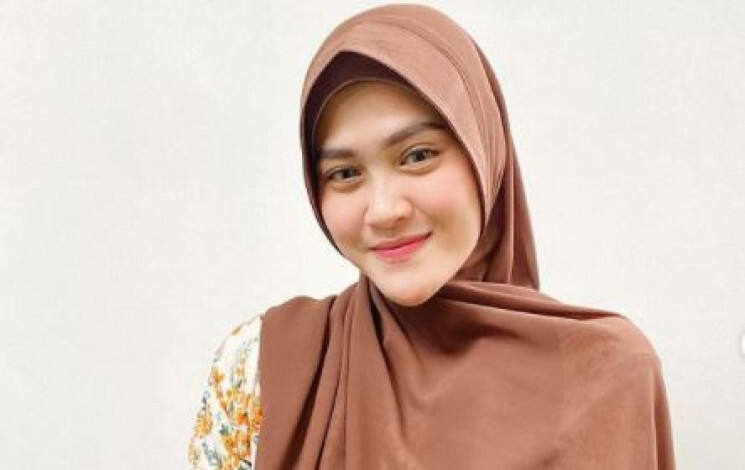 Dinikahi Alvin Faiz, Henny Rahman Sindir Soal Playing Victim, Sindir Mantan Suami?