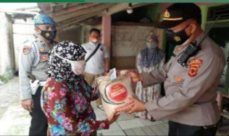 Polres Sukabumi Kota Salurkan Bansos Beras 5 Kilogram