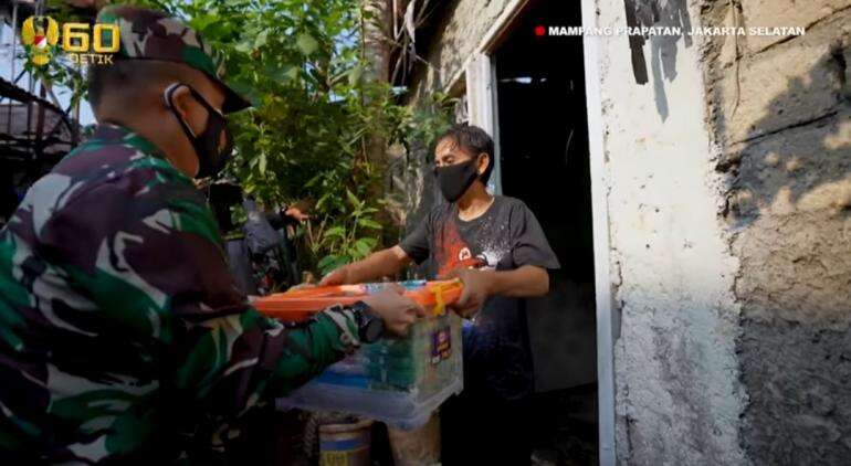 Door To Door, TNI AD Sebar Bantuan Untuk Rakyat