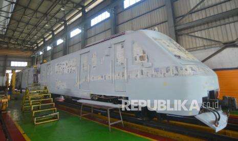 In Picture: Perawatan Kereta Api Lembah Anai
