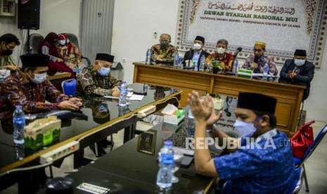 LAZ Al-Azhar Serahkan Dana Umat untuk RS Indonesia di Hebron