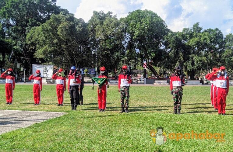 Kebanggaan, Siswi SMAN 1 dan 2 Kandangan Terpilih Membawa Baki Merah Putih