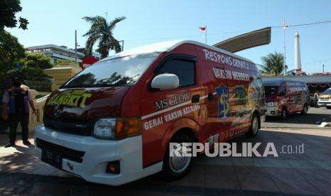 In Picture: Gerai Vaksin Keliling Respon Cepat di Tugu Pahlawan Surabaya