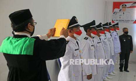 In Picture: Pelantikan 169 Kepala Desa Secara Virtual di Indramayu