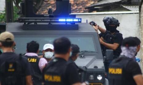 Tim Densus 88 Antiteror Tangkap Terduga Teroris di Surabaya