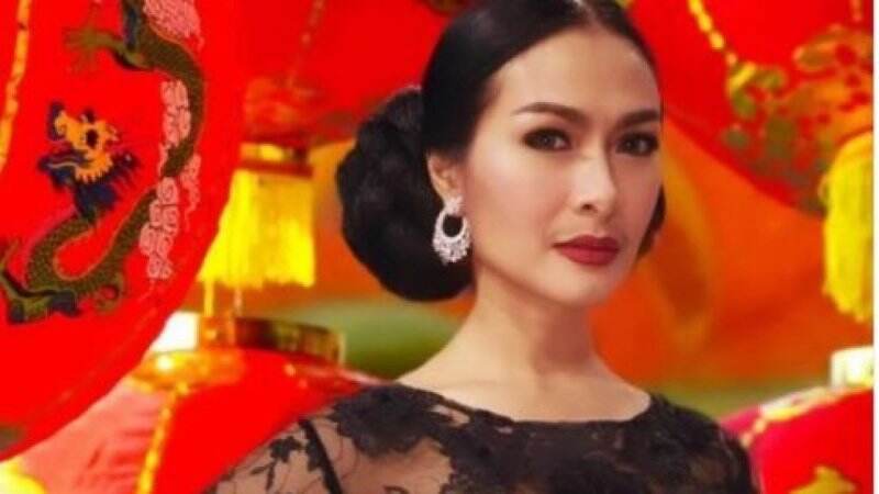 Pamer Wajah Tanpa Make Up Saat Makan, Penampilan Iis Dahlia Jadi Bahan Gunjingan