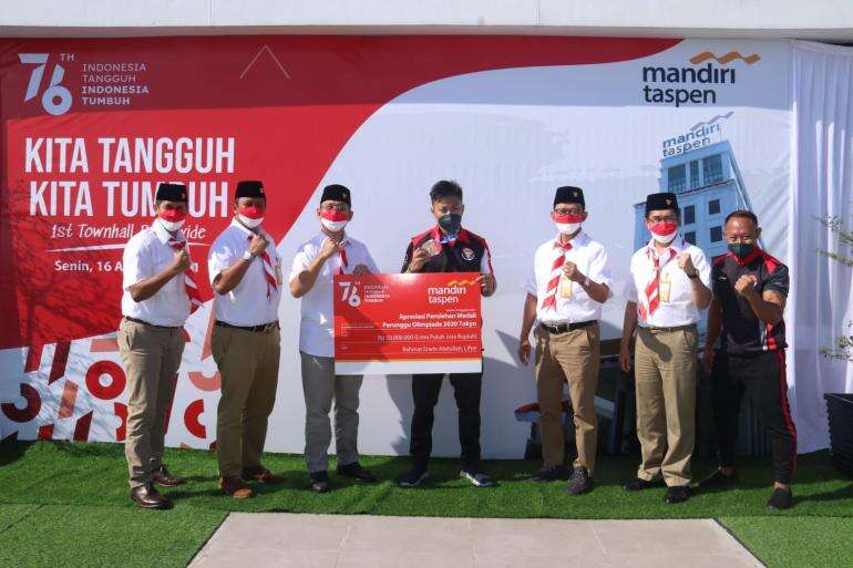 Bank Mandiri Taspen Berikan Bonus Untuk Lifter Rahmat Erwin