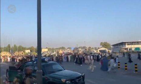 Suasana Saat Warga Afghanistan Bergegas Tinggalkan Kabul