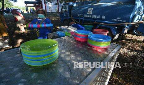 In Picture: Penyediaan Dapur Umum Warga Terdampak Covid-19