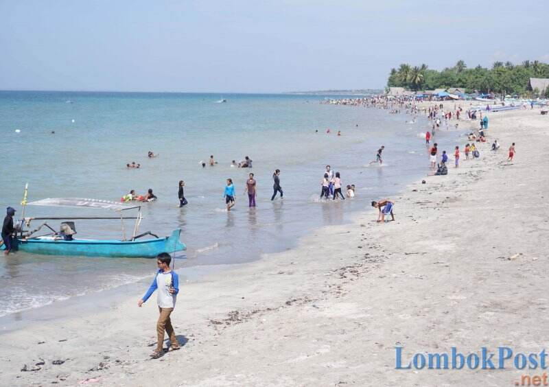 Buaya Muncul Lagi, Pengunjung Dilarang Berenang di Pantai Labuhan Haji