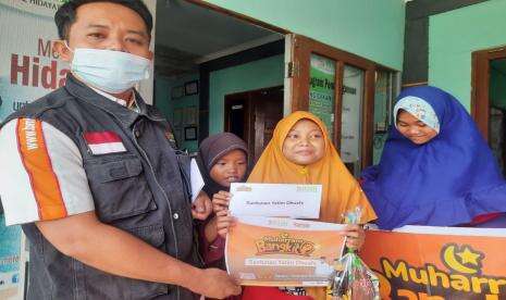 Muharram Bangkit BMH Bahagiakan Anak Yatim di 2 Panti Asuhan