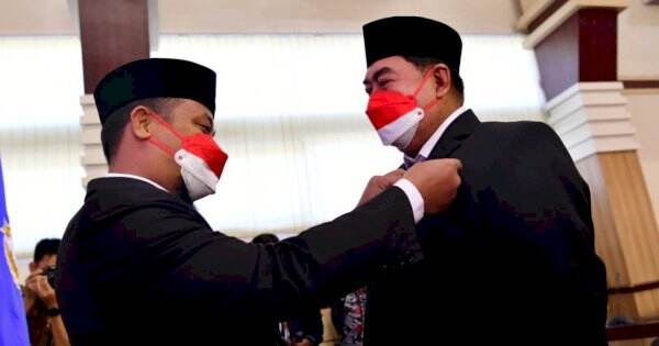 Sematkan Satyalacana Ke 1.835 PNS Pemprov, Sudirman Sulaiman Pesan Terus Berkarya