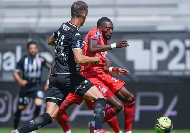 Angers vs Lyon, Peter Bosz Marah-Marah Usai Jadi Korban Pesta Gol Tuan Rumah
