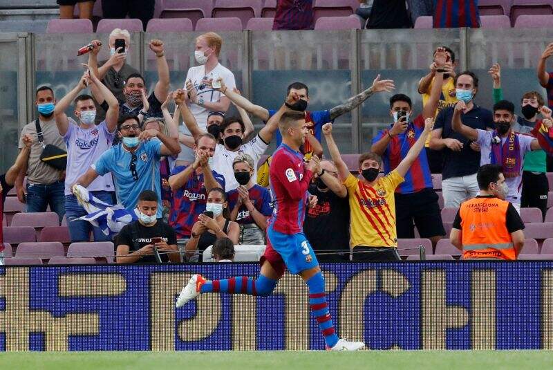 Gerard Pique Rela Dipotong Gaji Supaya Depay dan Eric Garcia Main di Barcelona, Koeman: Patut Dicontoh